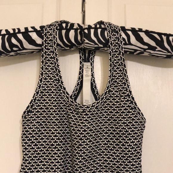 lululemon Black & White Yoga Top - Picture 2 of 10